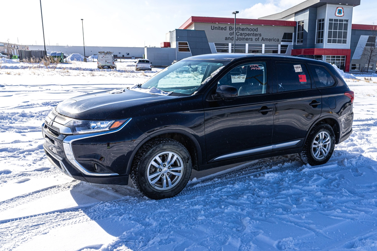 2020﻿ ﻿Mitsubishi﻿ ﻿Outlander﻿ ﻿ES AWC